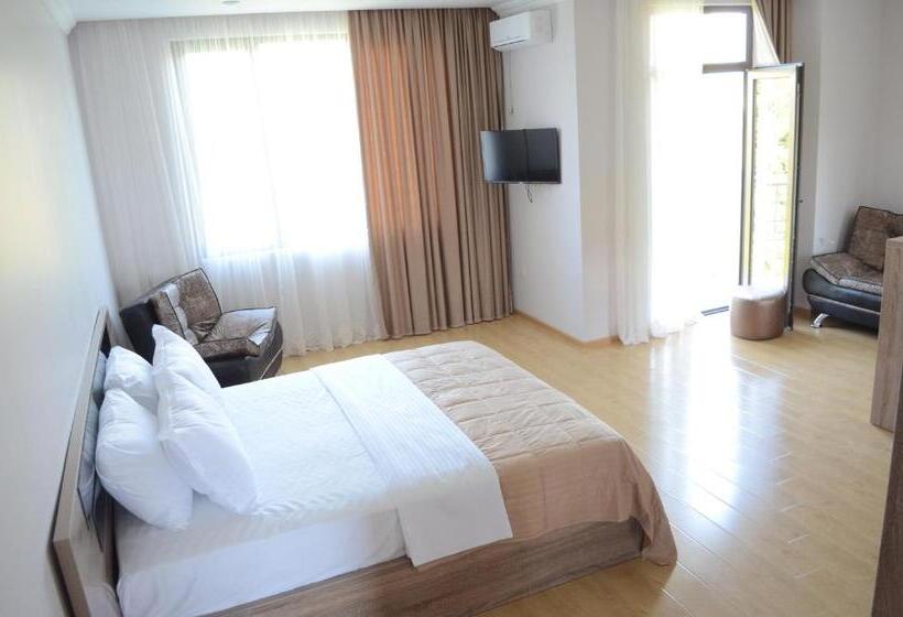 سوییت جونیور, Skyline Batumi