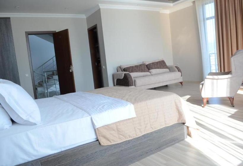 سوییت جونیور, Skyline Batumi