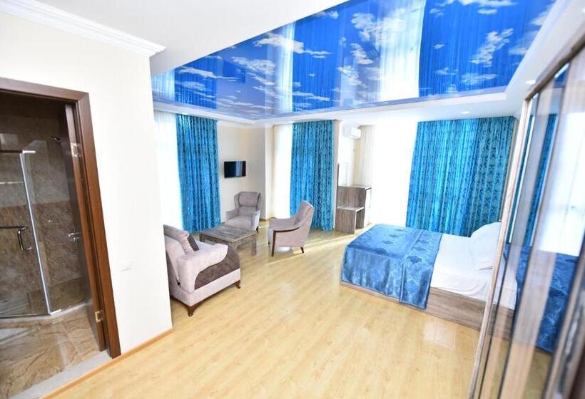 سوییت جونیور, Skyline Batumi