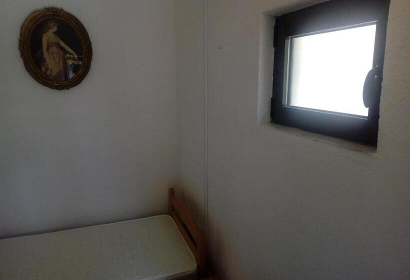 اتاق استاندارد یک نفره, Setenčić