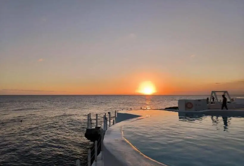 اتاق سه نفره سوپریور با چشم‌انداز دریا, The Million View Room Habitacion En Resort Solo Adultos