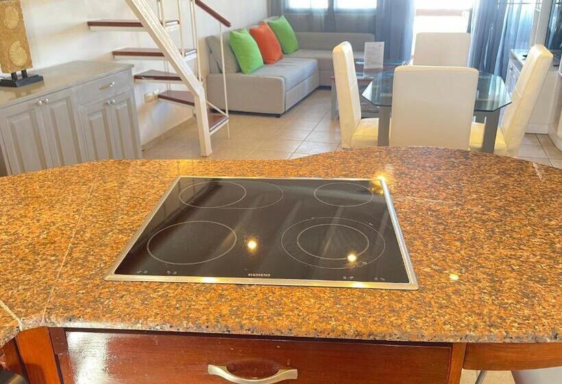 带泳池景观及2个卧室的公寓, Stanza Mare Beach Front