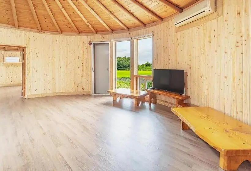 スタンダードスタジオ, Taean Todamgil Pension