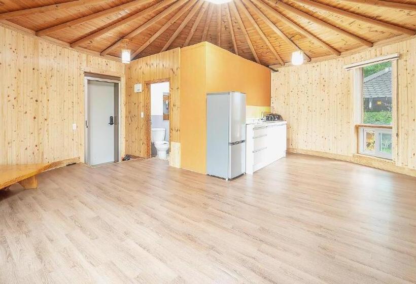 Студия Стандарт, Taean Todamgil Pension