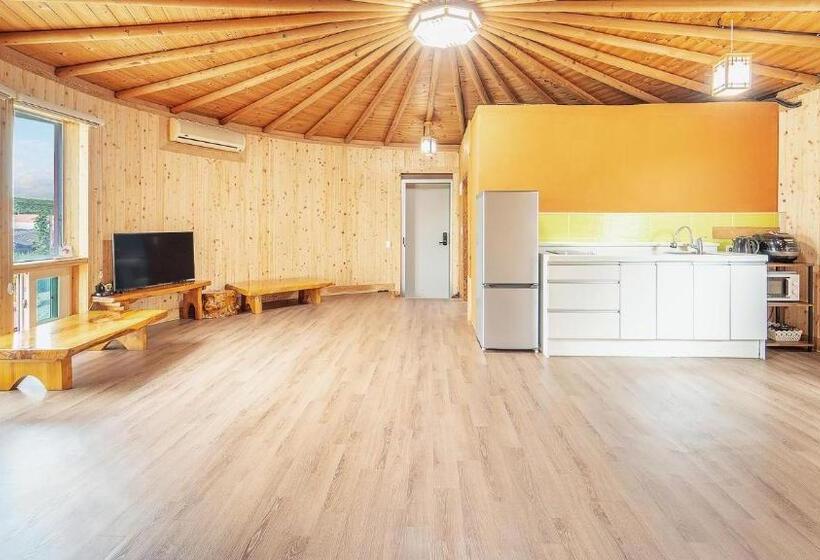 Студия Стандарт, Taean Todamgil Pension