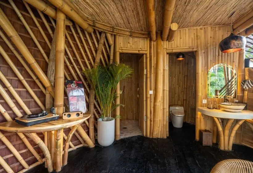 Villa 1 Makuuhuone, Bambootel Sawah View