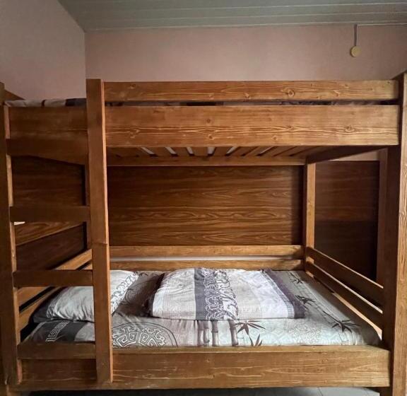 سرير فى غرفة مشتركه, Welcome 24 Mukachevo