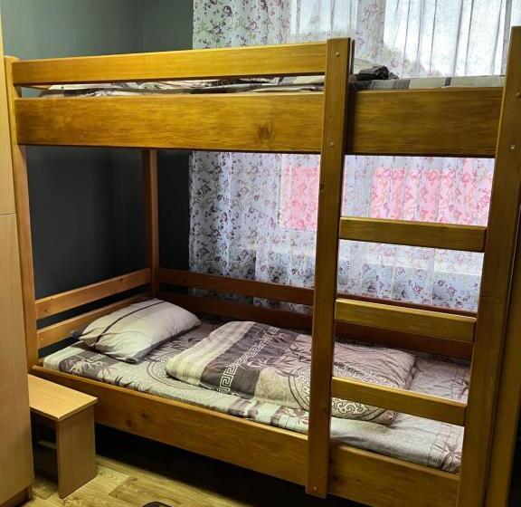 سرير فى غرفة مشتركه, Welcome 24 Mukachevo