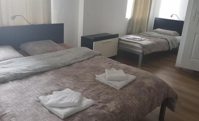 Economy Triple Room, Dnd X