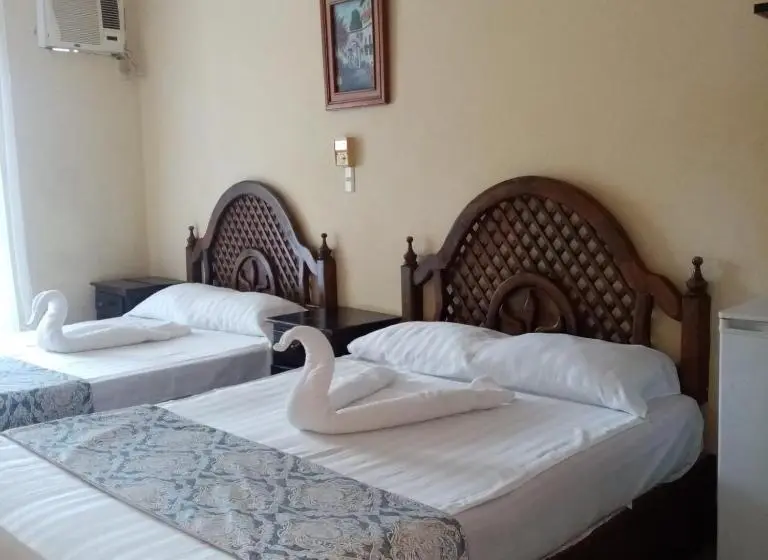 اتاق لوکس, Familiar El Dorado