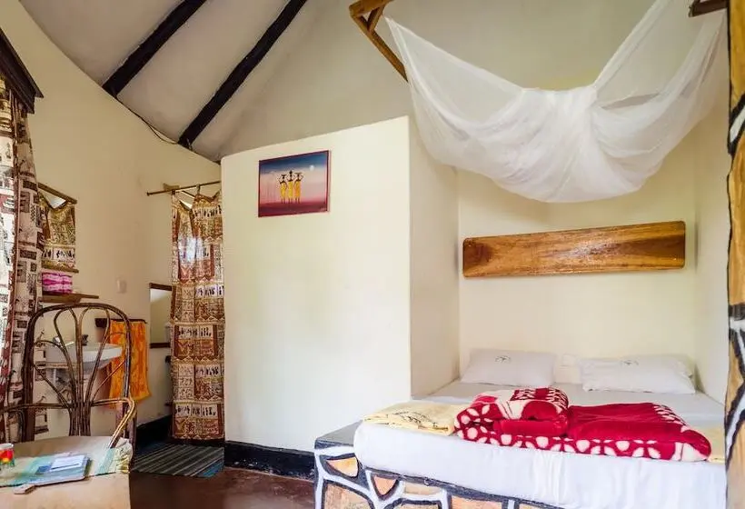 اتاق استاندارد یک نفره, Kingfisher Safaris Resort