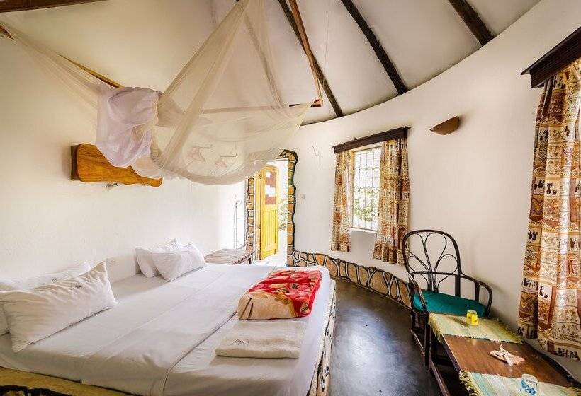 اتاق استاندارد یک نفره, Kingfisher Safaris Resort