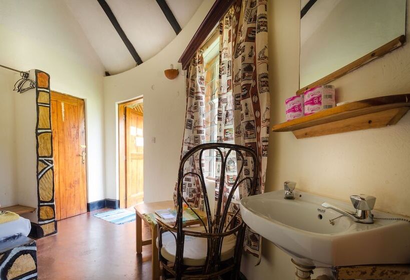 اتاق استاندارد یک نفره, Kingfisher Safaris Resort