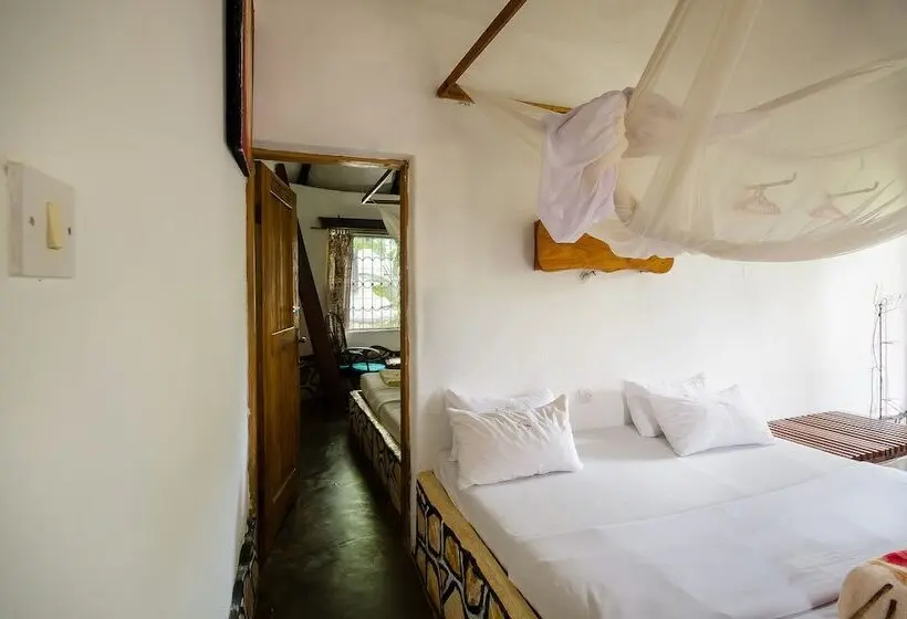 اتاق خانوادگی, Kingfisher Safaris Resort