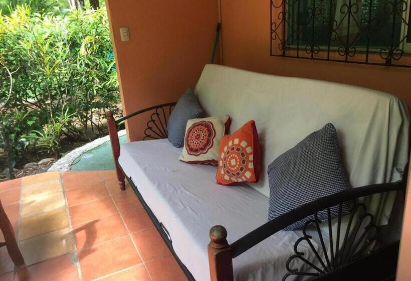 Номер Стандарт Вид на Сад, Mal Pais Surf Camp