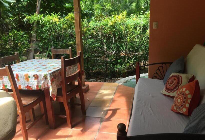 Номер Стандарт Вид на Сад, Mal Pais Surf Camp