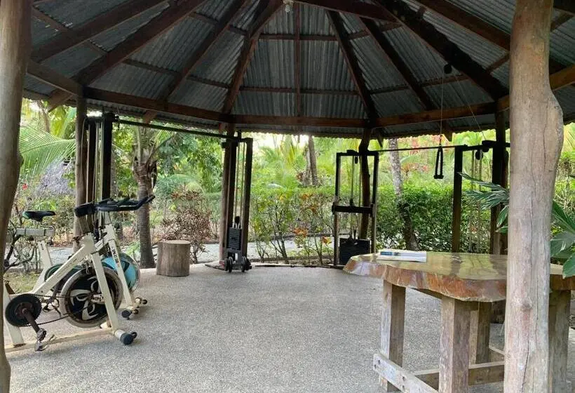 خانه 2 خوابه, Mal Pais Surf Camp