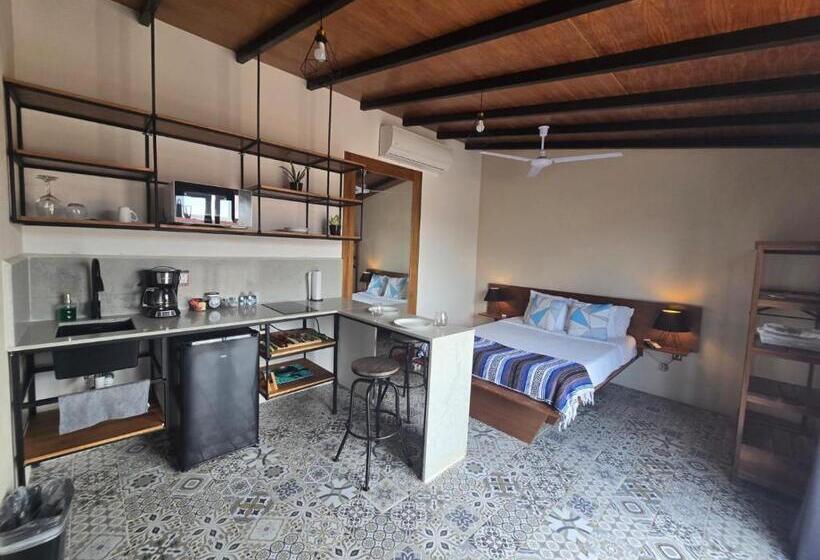 Standard Studio, Boutique Casa Jade