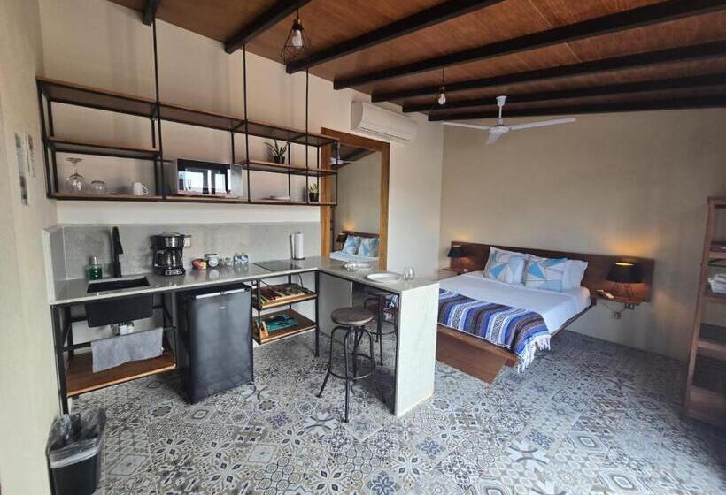 Standard Studio, Boutique Casa Jade