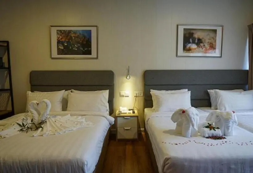 اتاق لوکس سه تخته, Aman Tioman Beach Resort