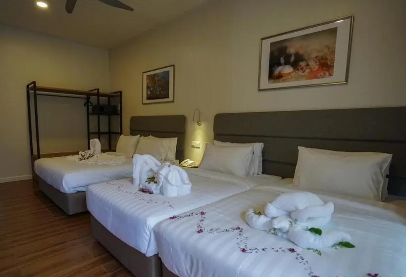 اتاق لوکس چهار تخته, Aman Tioman Beach Resort