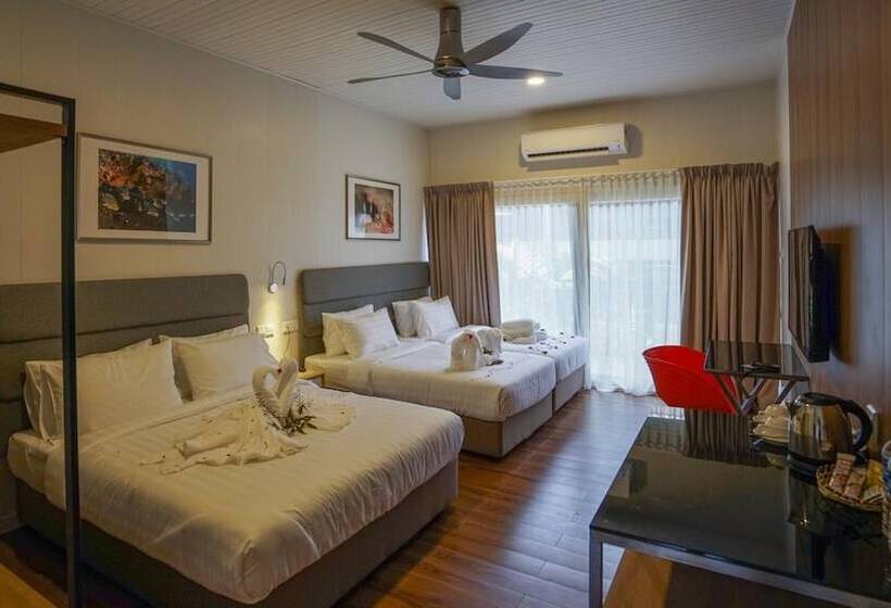 اتاق لوکس سه تخته, Aman Tioman Beach Resort