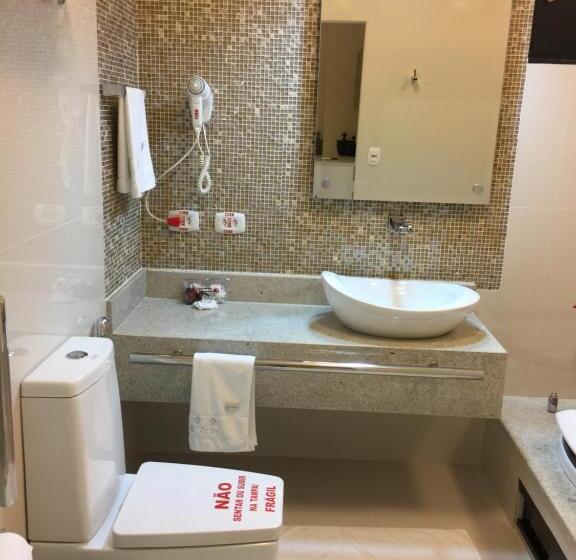 מיטת קינג בסוויטה, Aquarius Hotel Aquarius