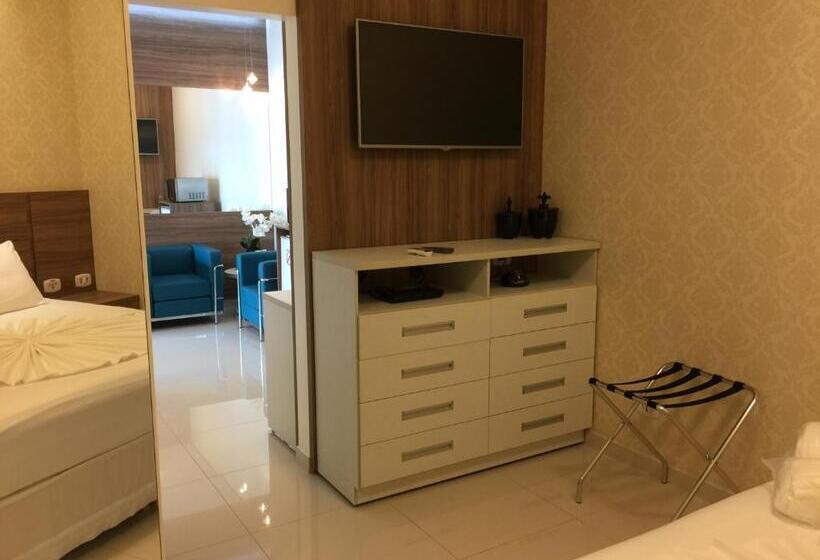 מיטת קינג בסוויטה, Aquarius Hotel Aquarius