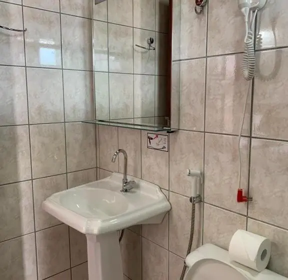 Standard Neljän Hengen Huone, Aquarius Hotel Aquarius