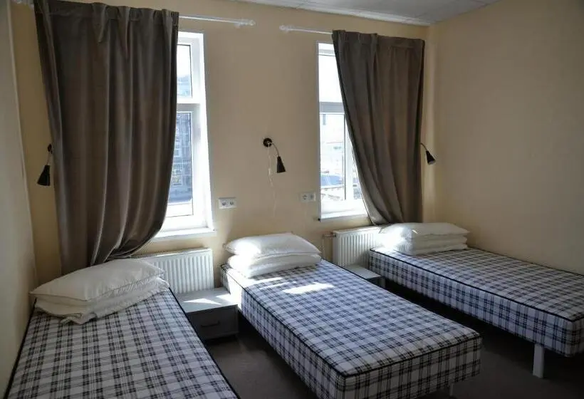 اتاق استاندارد سه تخته با سرویس بهداشتی مشترک, Hostel31