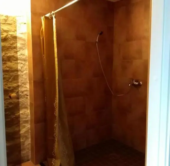 اتاق خانوادگی, Hostel31
