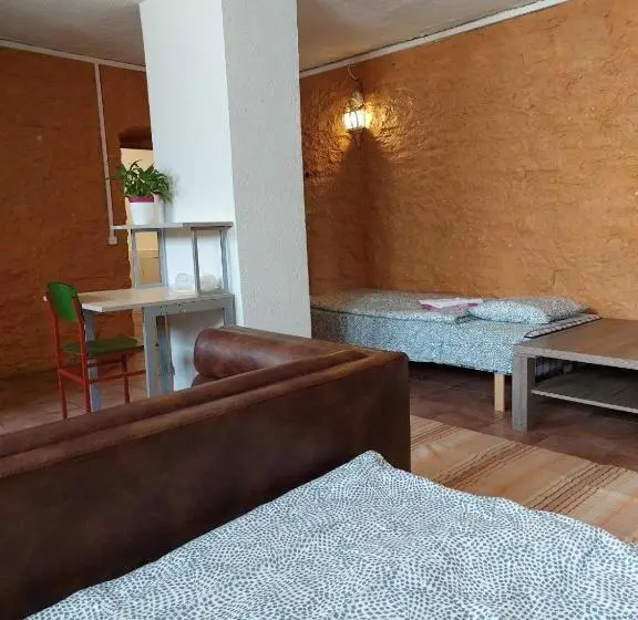 اتاق خانوادگی, Hostel31