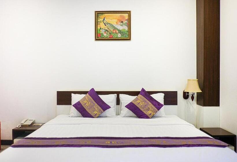 キングサイズベッドのスーペリアルーム, Chokdee Place