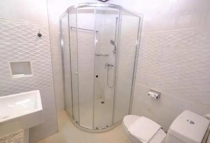 اتاق لوکس خانوادگی, Chokdee Place
