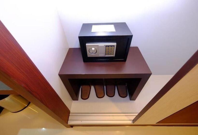 디럭스 패밀리 룸, Chokdee Place