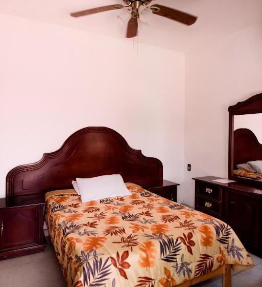 חדר סטנדרט יחיד, María Elena