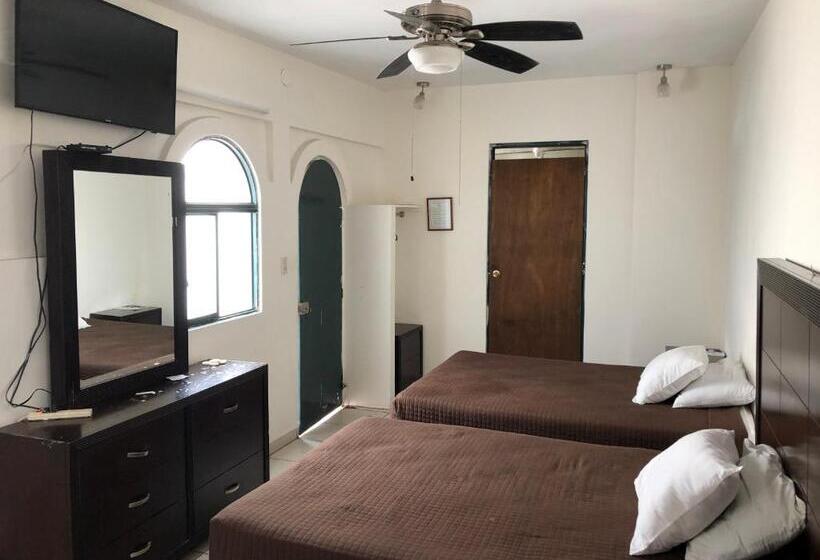 חדר סטנדרט לשלושה, María Elena