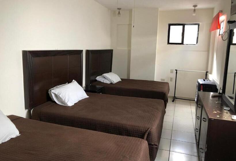 חדר סטנדרט לשלושה, María Elena