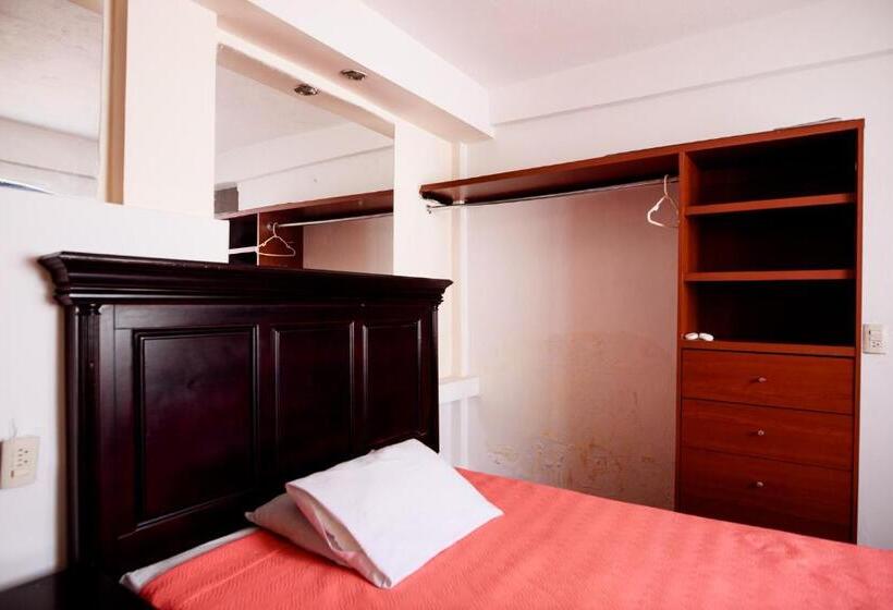 חדר סטנדרט לארבעה, María Elena