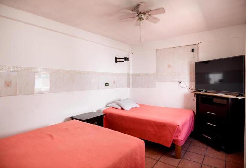 חדר סטנדרט לארבעה, María Elena