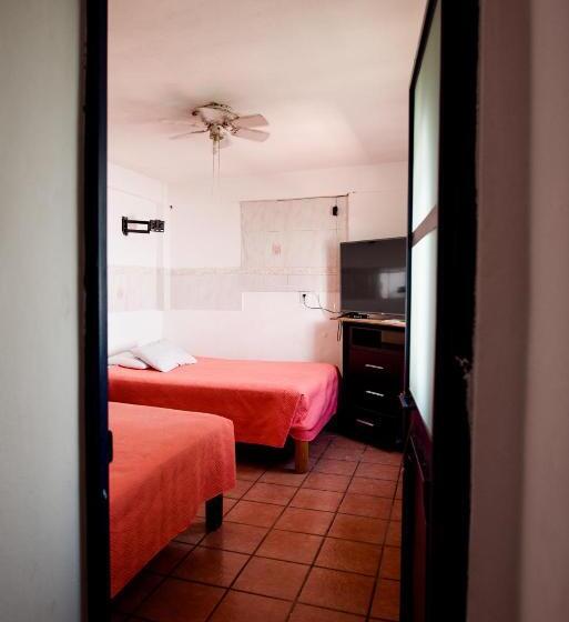 חדר סטנדרט לארבעה, María Elena