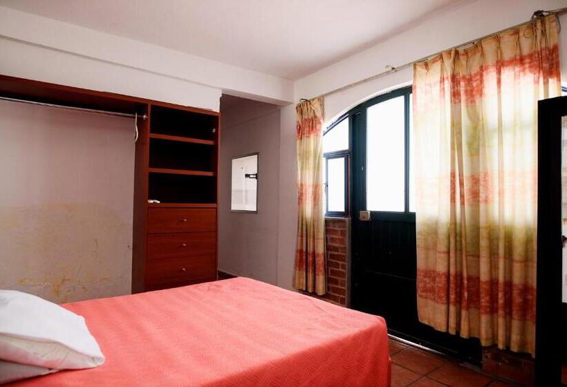 חדר סטנדרט לארבעה, María Elena