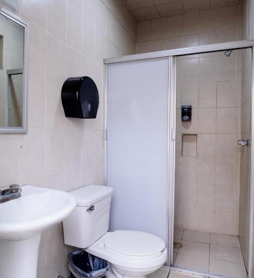 חדר סופריור, María Elena