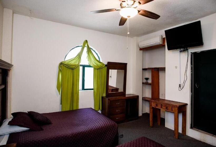 חדר סופריור, María Elena