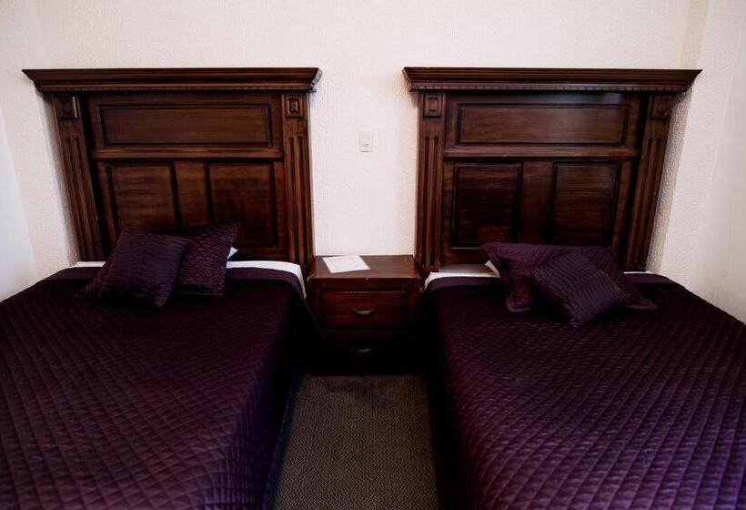 חדר סופריור, María Elena