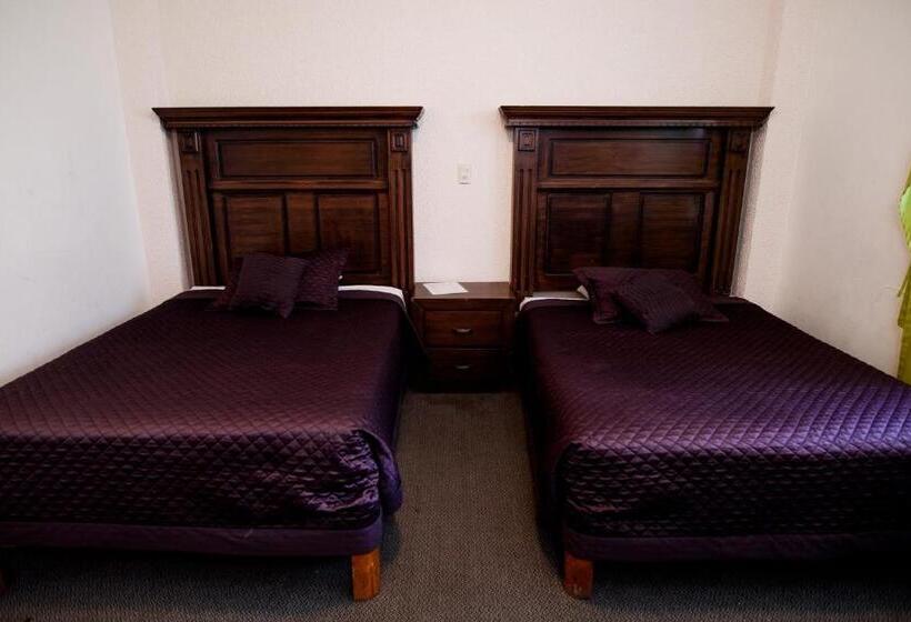 חדר סופריור, María Elena