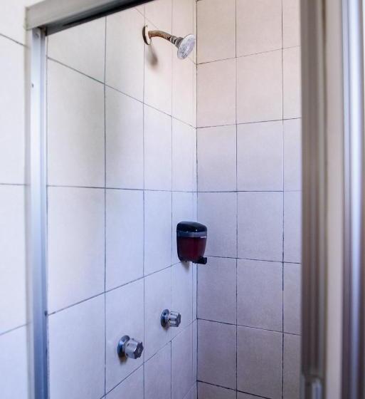 חדר סופריור, María Elena