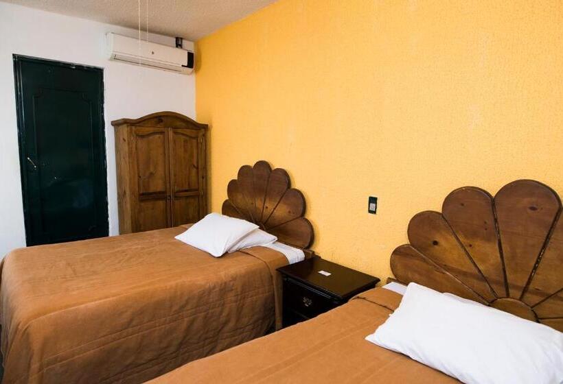 חדר סופריור, María Elena