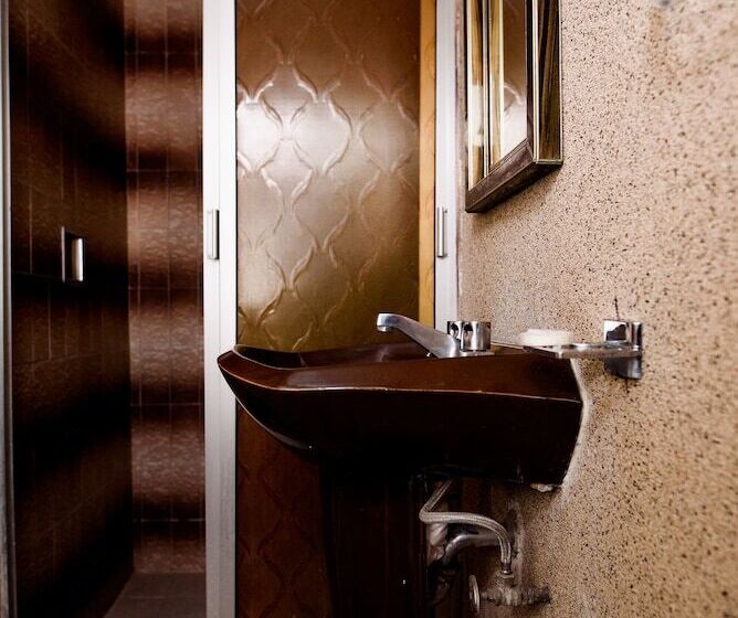 חדר סטנדרט יחיד, María Elena