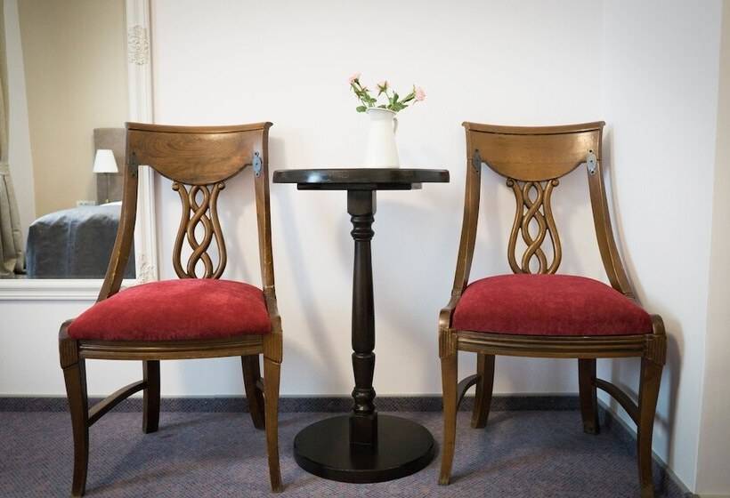 高级园景房, Nest